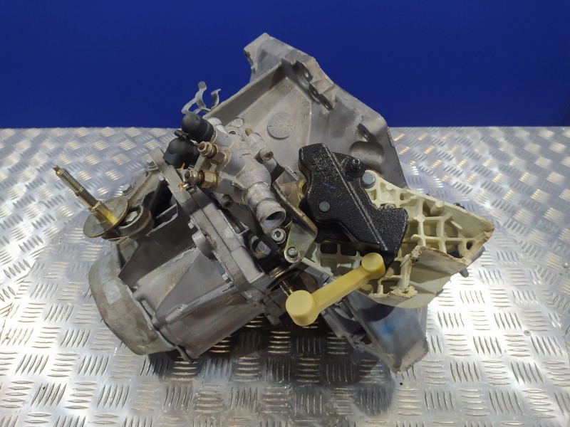 Recambio de caja cambios para peugeot 206 berlina 1.6 hdi fap cat (9hz / dv6ted4) referencia OEM IAM 20DM73  