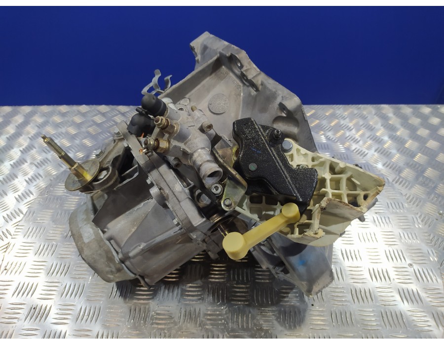 Recambio de caja cambios para peugeot 206 berlina 1.6 hdi fap cat (9hz / dv6ted4) referencia OEM IAM 20DM73  