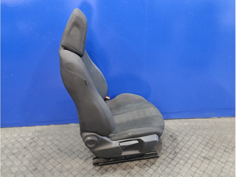 Recambio de juego asientos completo para peugeot 308 1.6 blue-hdi fap referencia OEM IAM 1302295X  