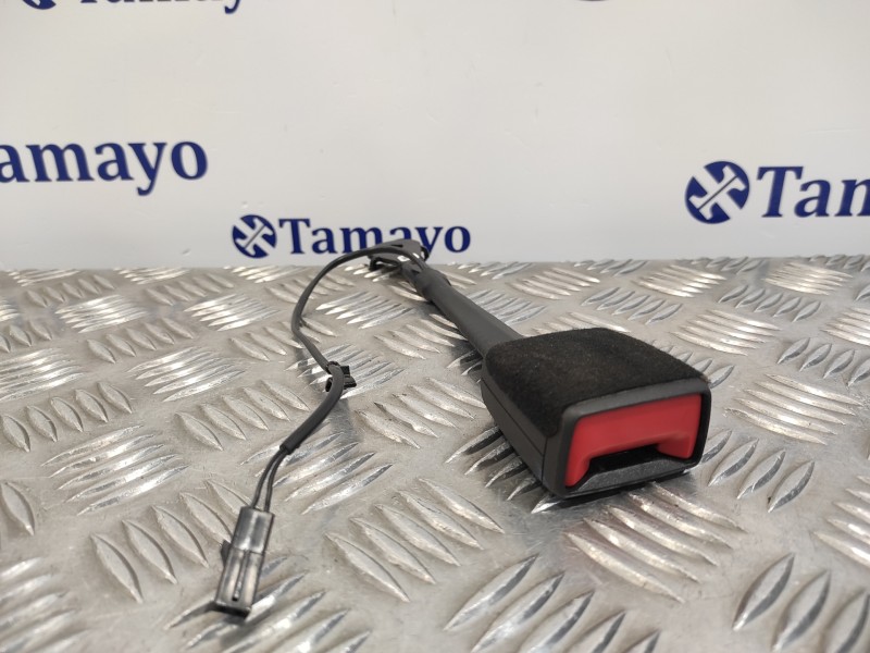 Recambio de enganche cinturon delantero izquierdo para cupra formentor km (fm6) referencia OEM IAM 8Y0857755  