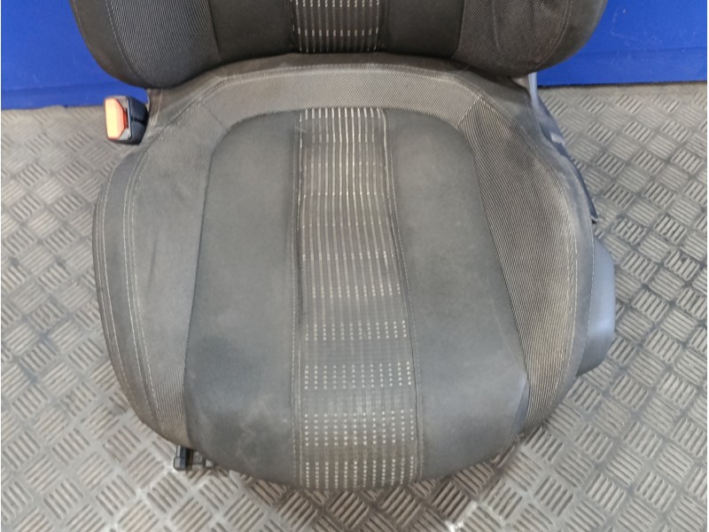 Recambio de juego asientos completo para peugeot 308 1.6 blue-hdi fap referencia OEM IAM 1302295X  