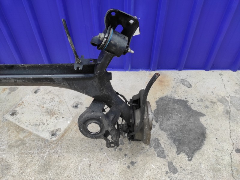 Recambio de puente trasero para peugeot 308 1.6 16v referencia OEM IAM   