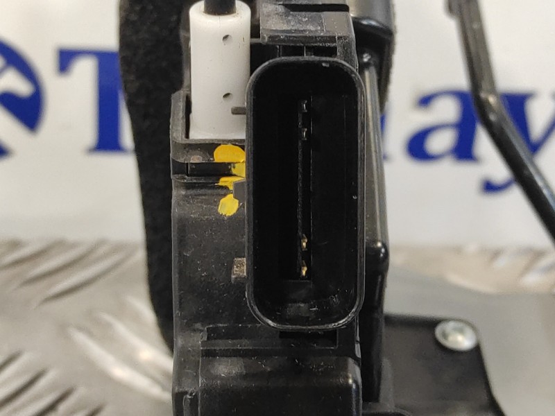 Recambio de cerradura puerta trasera izquierda para hyundai i20 active 1.0 tgdi cat referencia OEM IAM 81410C8020  