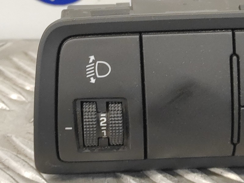 Recambio de mando regulacion faros para hyundai i20 active 1.0 tgdi cat referencia OEM IAM 93300C8050  