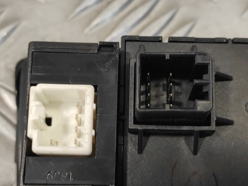 Recambio de mando regulacion faros para hyundai i20 active 1.0 tgdi cat referencia OEM IAM 93300C8050  