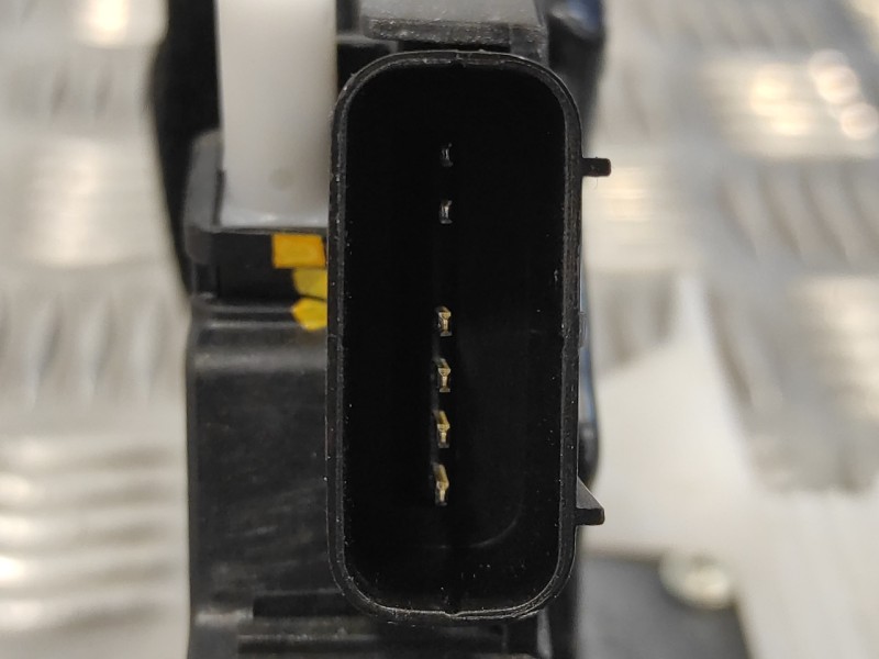 Recambio de cerradura puerta delantera izquierda para hyundai i20 active 1.0 tgdi cat referencia OEM IAM 81310C8020  