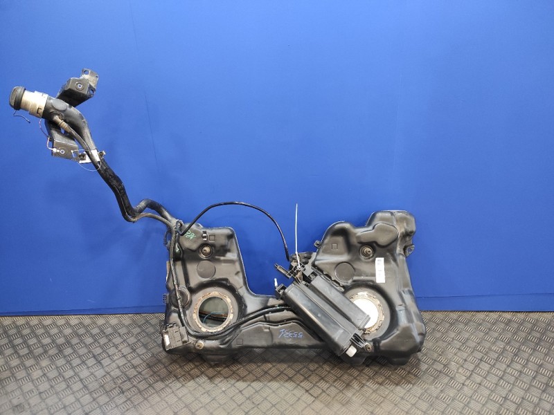 Recambio de deposito combustible para audi s3 (8v1) 2.0 16v tfsi referencia OEM IAM 5Q0201055  8S0201060