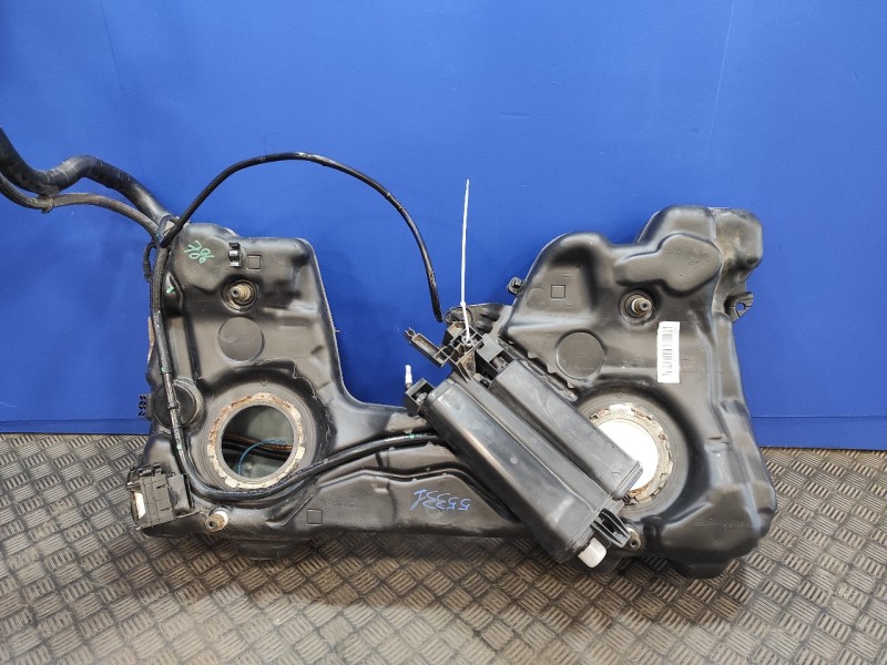 Recambio de deposito combustible para audi s3 (8v1) 2.0 16v tfsi referencia OEM IAM 5Q0201055  8S0201060