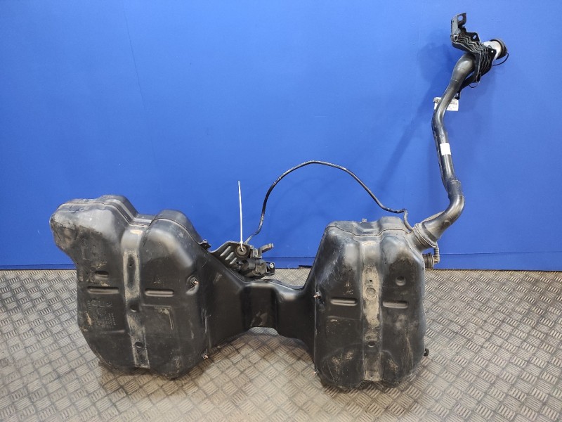 Recambio de deposito combustible para audi s3 (8v1) 2.0 16v tfsi referencia OEM IAM 5Q0201055  8S0201060