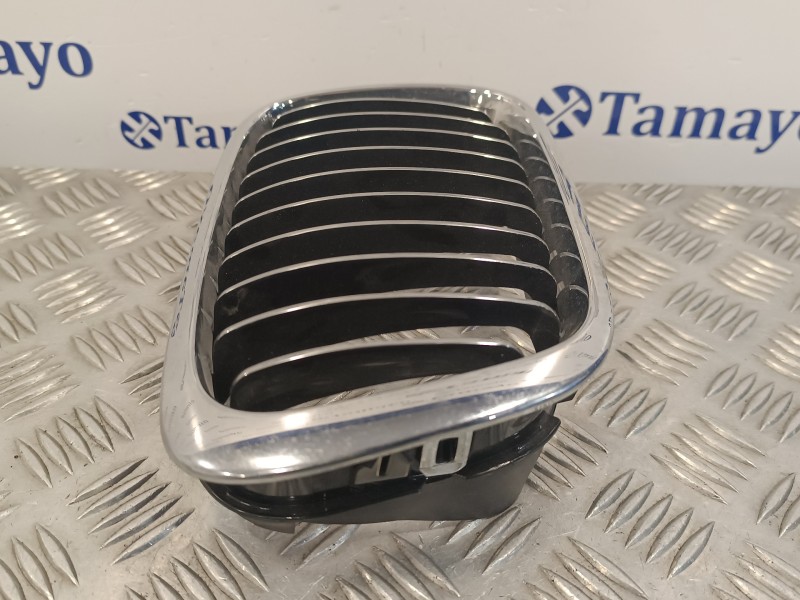 Recambio de rejilla delantera para bmw serie 3 berlina (e46) referencia OEM IAM 511381950560 511381950589 81950560