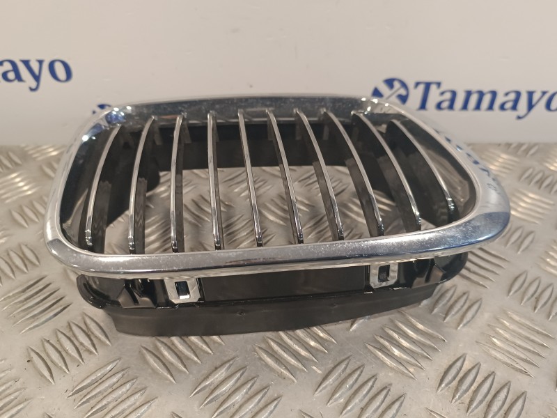 Recambio de rejilla delantera para bmw serie 3 berlina (e46) referencia OEM IAM 511381950560 511381950589 81950560