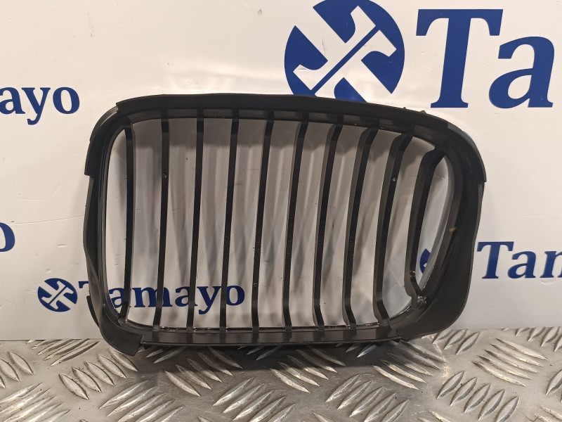 Recambio de rejilla delantera para bmw serie 3 berlina (e46) referencia OEM IAM 511381950560 511381950589 81950560
