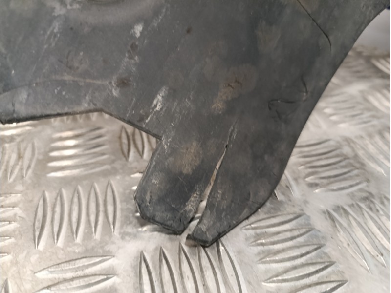 Recambio de plastico paso rueda trasero izquierdo para peugeot 308 1.6 blue-hdi fap referencia OEM IAM 9677267180  