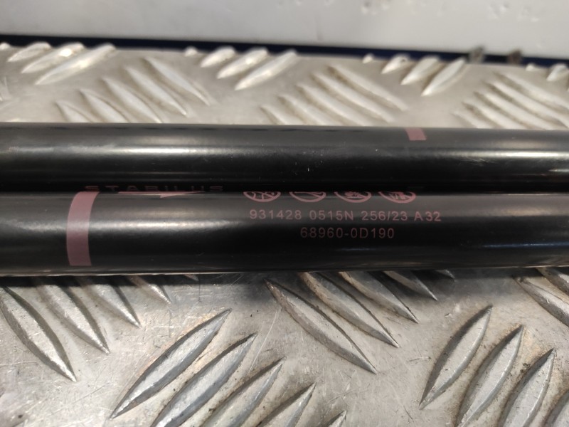 Recambio de amortiguadores maletero / porton para toyota yaris cross cross (xp210) referencia OEM IAM 689600D190  