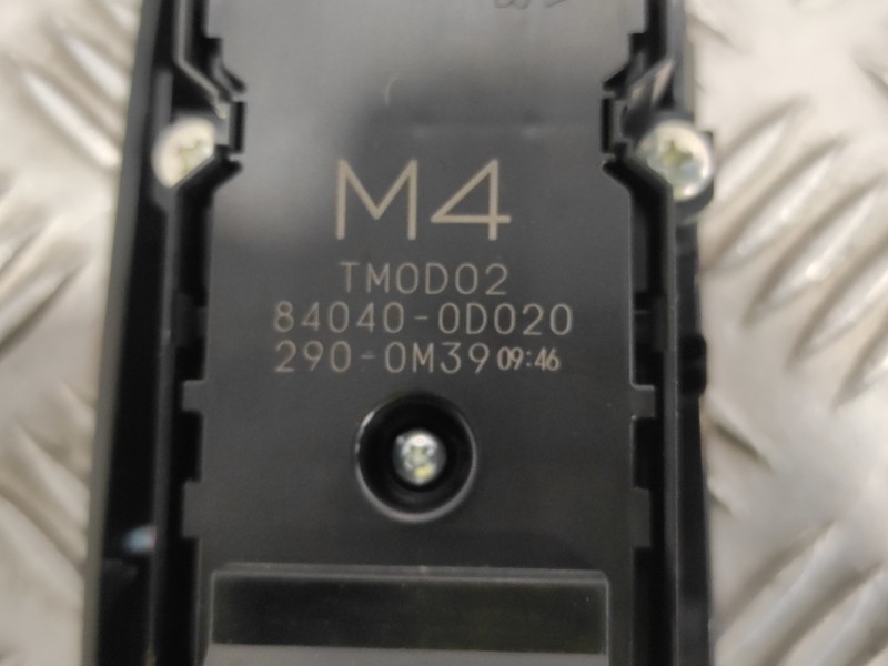 Recambio de mando elevalunas delantero izquierdo para toyota yaris cross cross (xp210) referencia OEM IAM 840400D020  