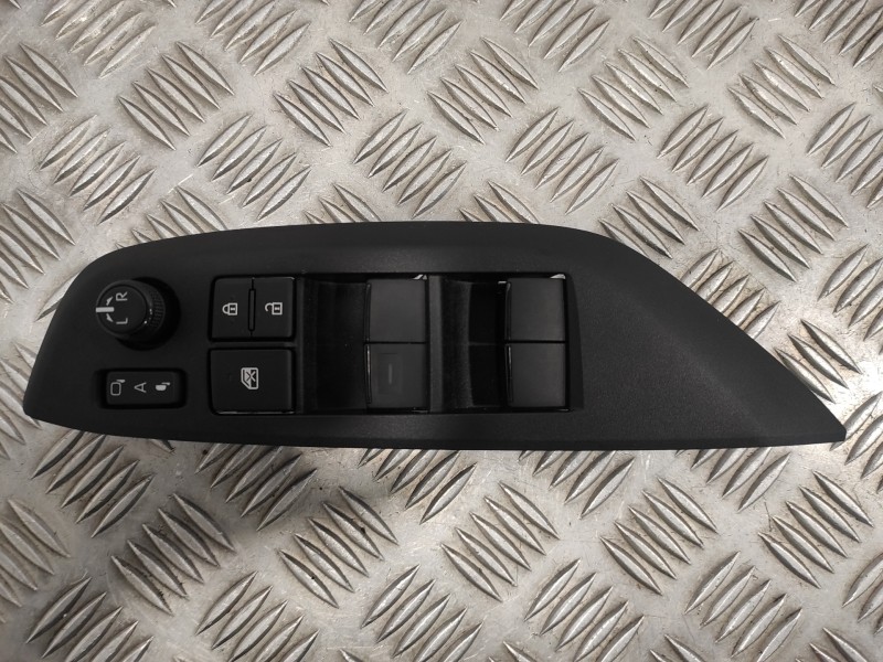 Recambio de mando elevalunas delantero izquierdo para toyota yaris cross cross (xp210) referencia OEM IAM 840400D020  