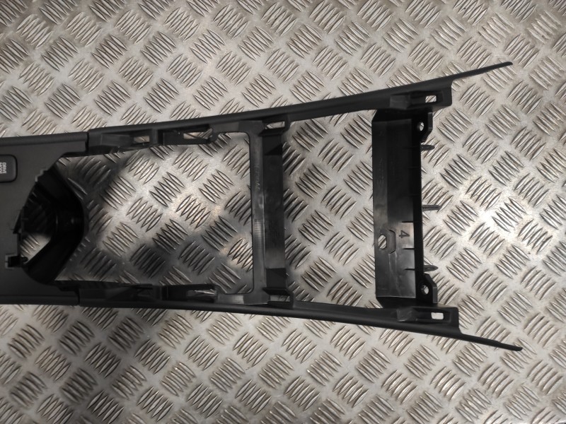 Recambio de consola central para toyota yaris cross cross (xp210) referencia OEM IAM 588050D350  58805K0040