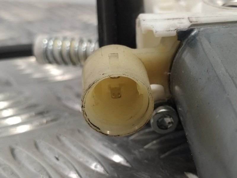 Recambio de elevalunas delantero izquierdo para renault clio iii 1.5 dci diesel referencia OEM IAM 0130822020  