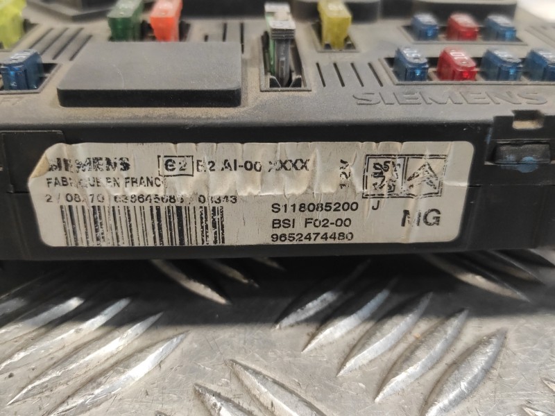 Recambio de caja reles / fusibles para citroën c3 1.4 referencia OEM IAM S118085200J BSIF0200 9652474480