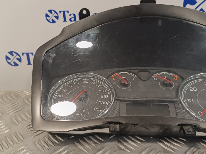 Recambio de cuadro instrumentos para fiat croma (194) 1.9 jtd 16v cat referencia OEM IAM 51838772  503001091601