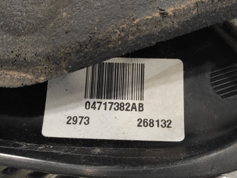 Recambio de retrovisor derecho para chrysler grand voyager 3.3 referencia OEM IAM 04717382AB  