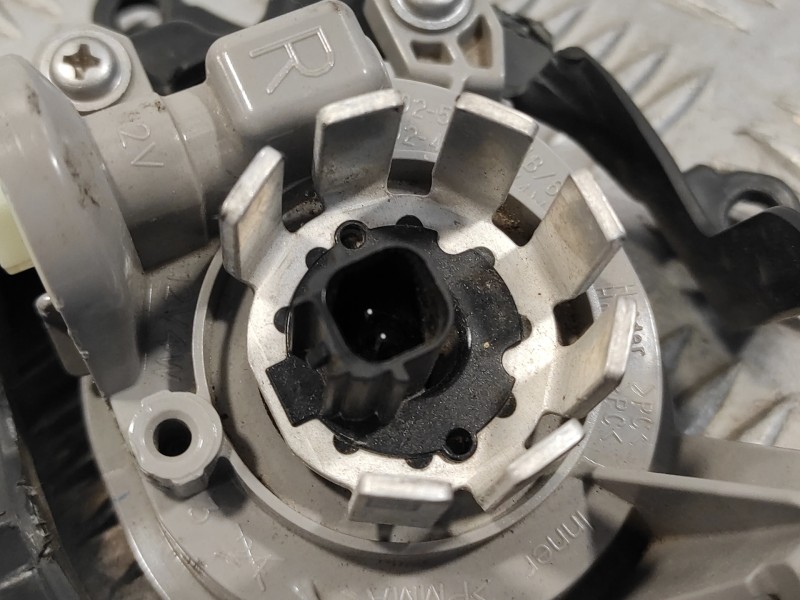 Recambio de faro antiniebla derecho para toyota yaris cross cross (xp210) referencia OEM IAM   