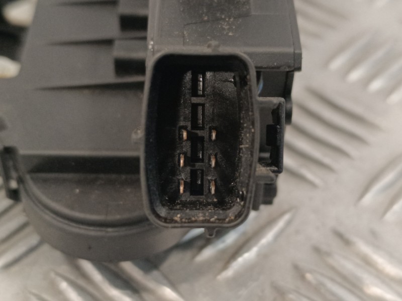 Recambio de cerradura puerta delantera derecha para fiat croma (194) 1.9 jtd 16v cat referencia OEM IAM 51825964  