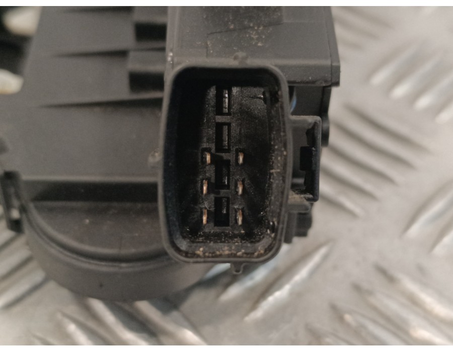 Recambio de cerradura puerta delantera derecha para fiat croma (194) 1.9 jtd 16v cat referencia OEM IAM 51825964  