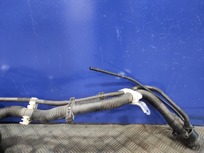 Recambio de deposito combustible para toyota yaris cross cross (xp210) referencia OEM IAM 77100K0100  