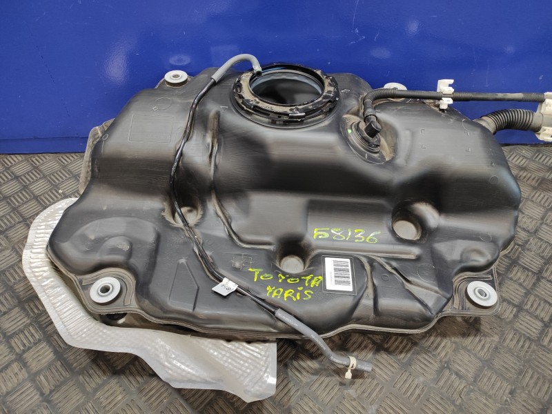 Recambio de deposito combustible para toyota yaris cross cross (xp210) referencia OEM IAM 77100K0100  