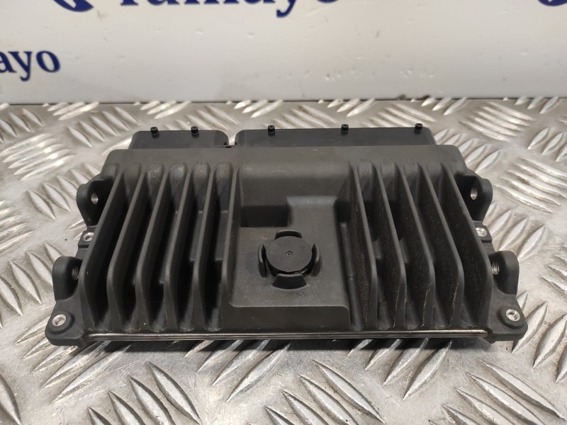 Recambio de centralita motor uce para toyota yaris cross cross (xp210) referencia OEM IAM 896610UA00  MB2830000242
