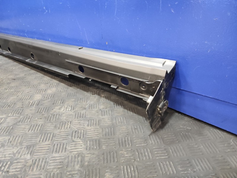 Recambio de faldon lateral para toyota yaris cross cross (xp210) referencia OEM IAM 7585252120  