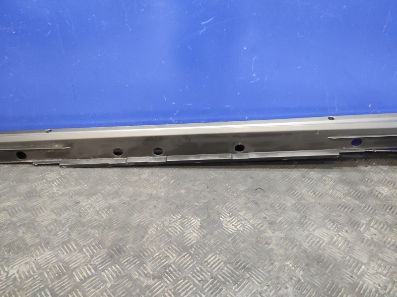 Recambio de faldon lateral para toyota yaris cross cross (xp210) referencia OEM IAM 7585252120  