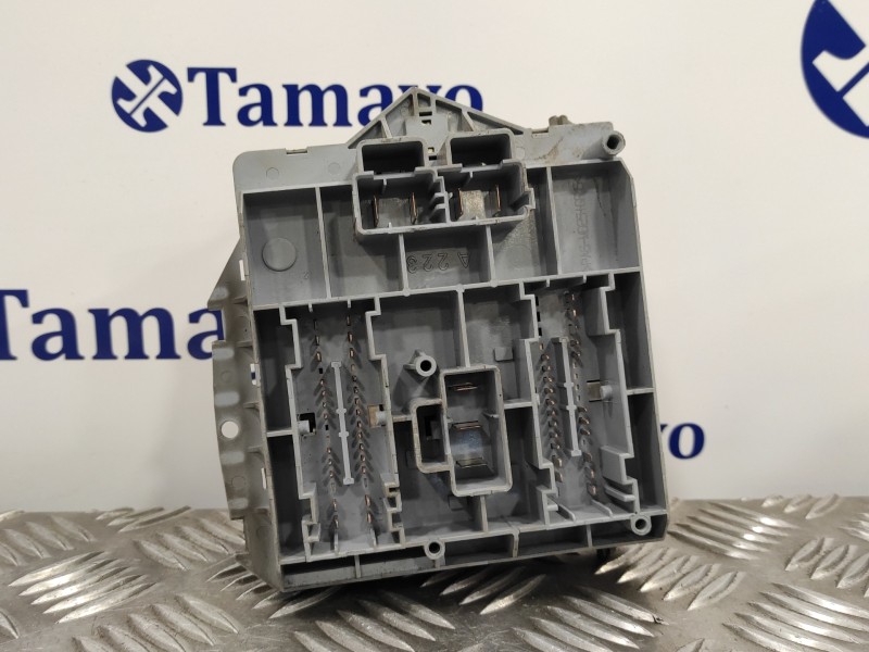 Recambio de caja reles / fusibles para alfa romeo 147 (190) 1.6 16v cat referencia OEM IAM 51742419  