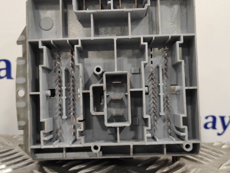 Recambio de caja reles / fusibles para alfa romeo 147 (190) 1.6 16v cat referencia OEM IAM 51742419  