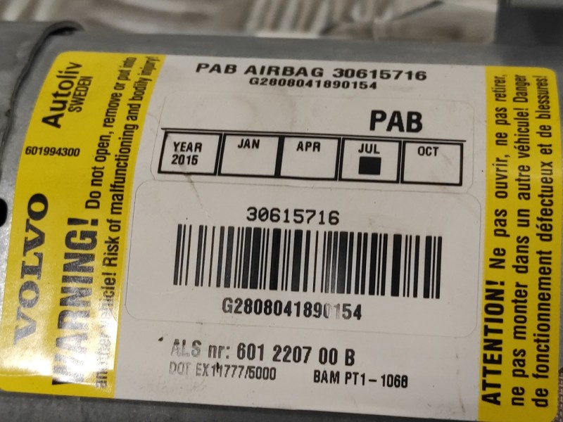 Recambio de airbag delantero derecho para volvo s40 berlina 2.4 cat referencia OEM IAM 30615716  601220700B