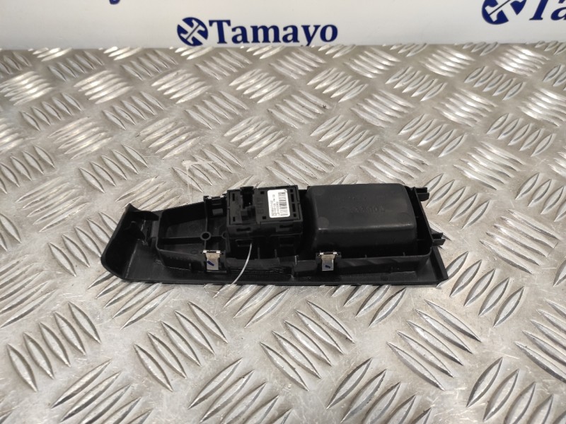 Recambio de mando elevalunas delantero derecho para bmw serie 2 gran tourer (f46) referencia OEM IAM  7333902 920810702