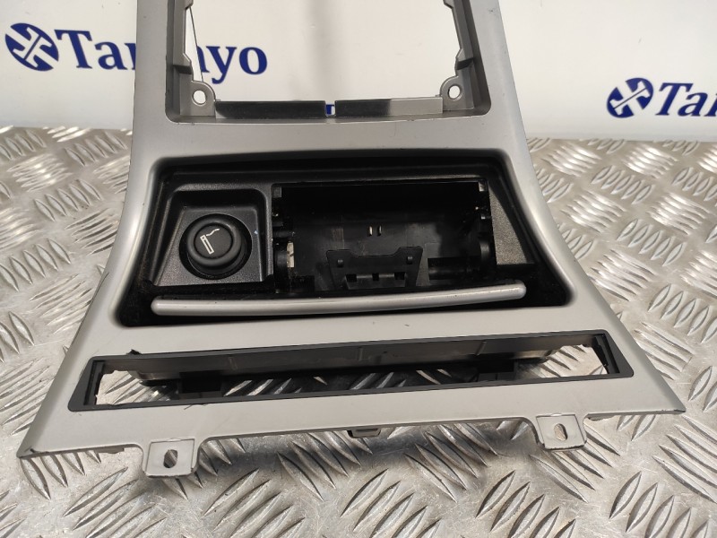 Recambio de cenicero para bmw x3 (e83) 3.0 turbodiesel referencia OEM IAM 3411706  22167210