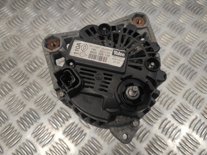 Recambio de alternador para renault megane ii berlina 5p 1.6 16v referencia OEM IAM 8200323126 TG11C027 2542855B