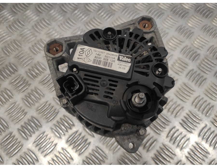 Recambio de alternador para renault megane ii berlina 5p 1.6 16v referencia OEM IAM 8200323126 TG11C027 2542855B
