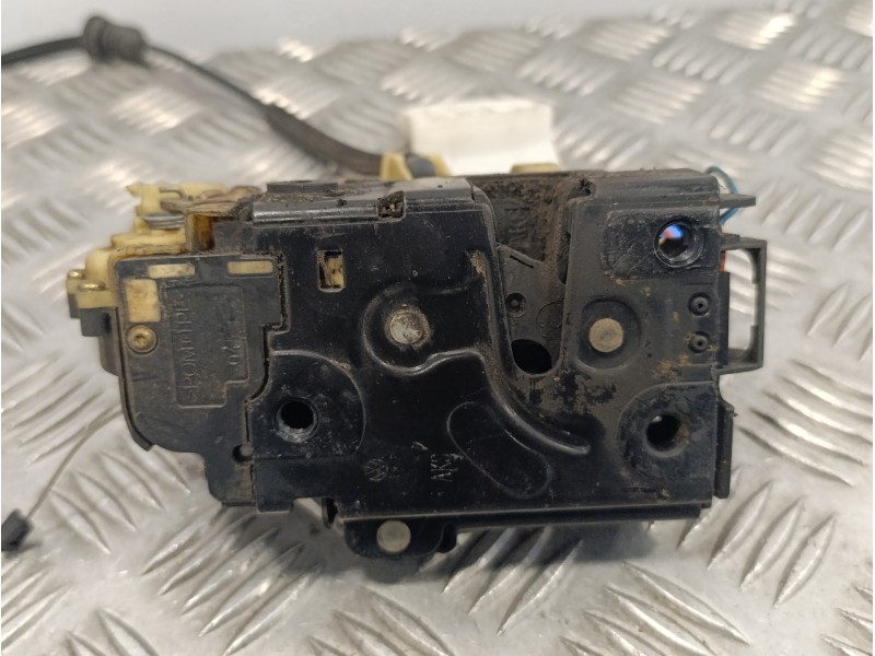 Recambio de cerradura puerta trasera izquierda para peugeot 308 1.6 blue-hdi fap referencia OEM IAM 839015AG  