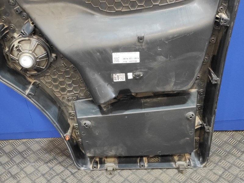 Recambio de guarnecido puerta delantera izquierda para mercedes-benz sprinter iii furgón fwd referencia OEM IAM A9077201600  