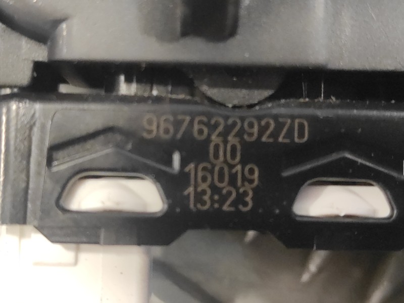 Recambio de mando elevalunas trasero izquierdo para peugeot 308 1.6 blue-hdi fap referencia OEM IAM 96762292ZD  