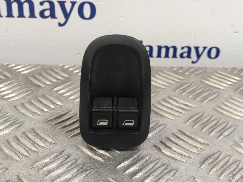 Recambio de mando elevalunas delantero derecho para peugeot 206 berlina 1.4 hdi referencia OEM IAM 9506  