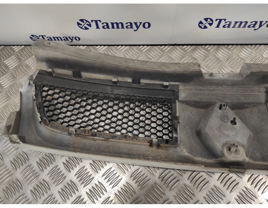 Recambio de rejilla delantera para renault trafic combi (ab 4.01) 1.9 diesel referencia OEM IAM 8200204453  8200204452