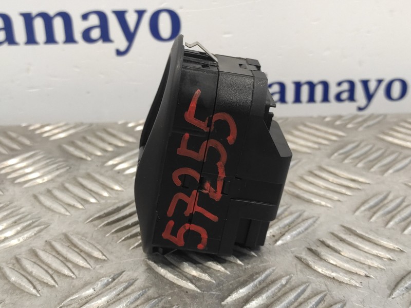 Recambio de mando elevalunas delantero derecho para peugeot 206 berlina 1.4 hdi referencia OEM IAM 9506  