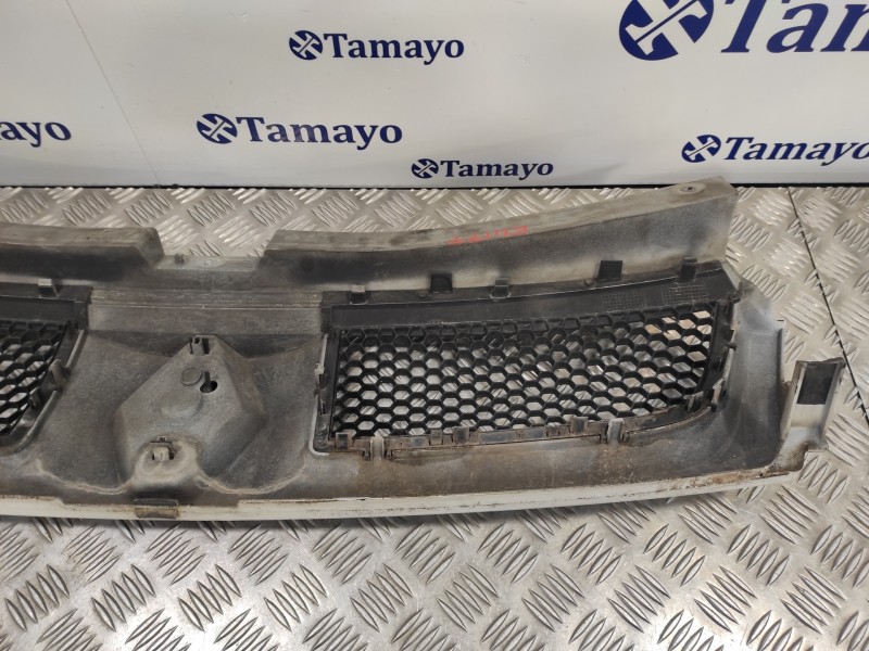 Recambio de rejilla delantera para renault trafic combi (ab 4.01) 1.9 diesel referencia OEM IAM 8200204453  8200204452