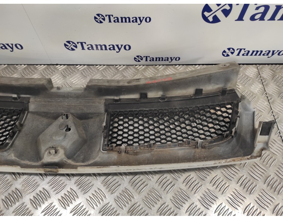 Recambio de rejilla delantera para renault trafic combi (ab 4.01) 1.9 diesel referencia OEM IAM 8200204453  8200204452