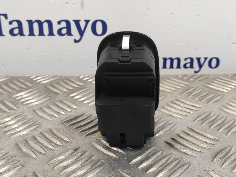 Recambio de mando elevalunas delantero derecho para peugeot 206 berlina 1.4 hdi referencia OEM IAM 9506  
