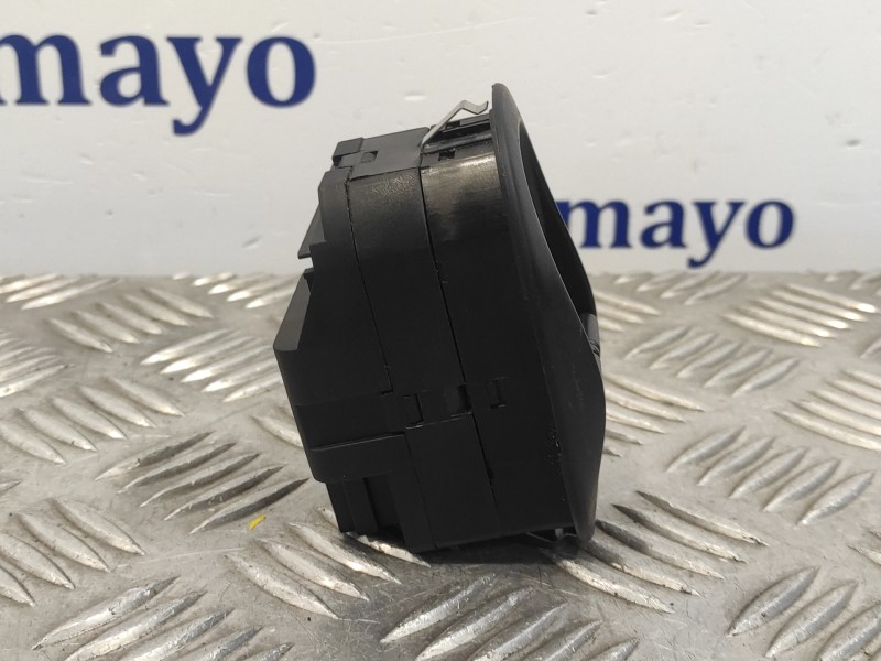 Recambio de mando elevalunas delantero derecho para peugeot 206 berlina 1.4 hdi referencia OEM IAM 9506  